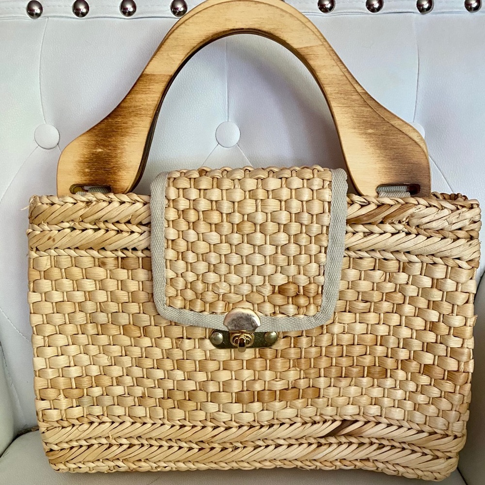 Magid woven handbag 🤍